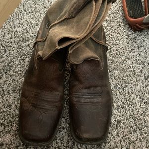 Kids Ariat Rambler boots. Size 4